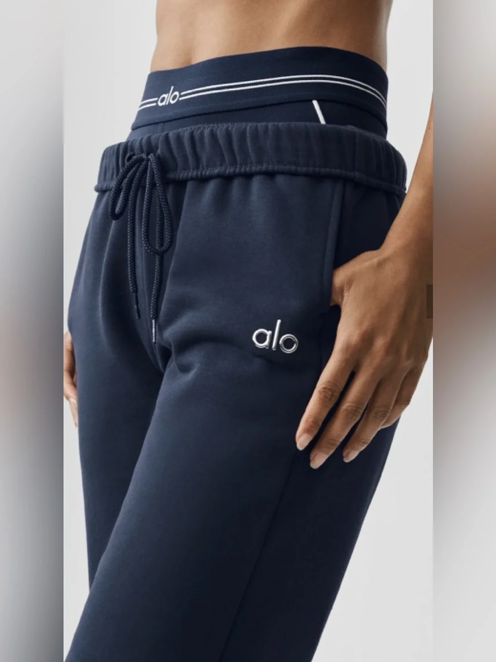 ALO Yoga Accolade Sweatpant Navy Medium $138 Rt